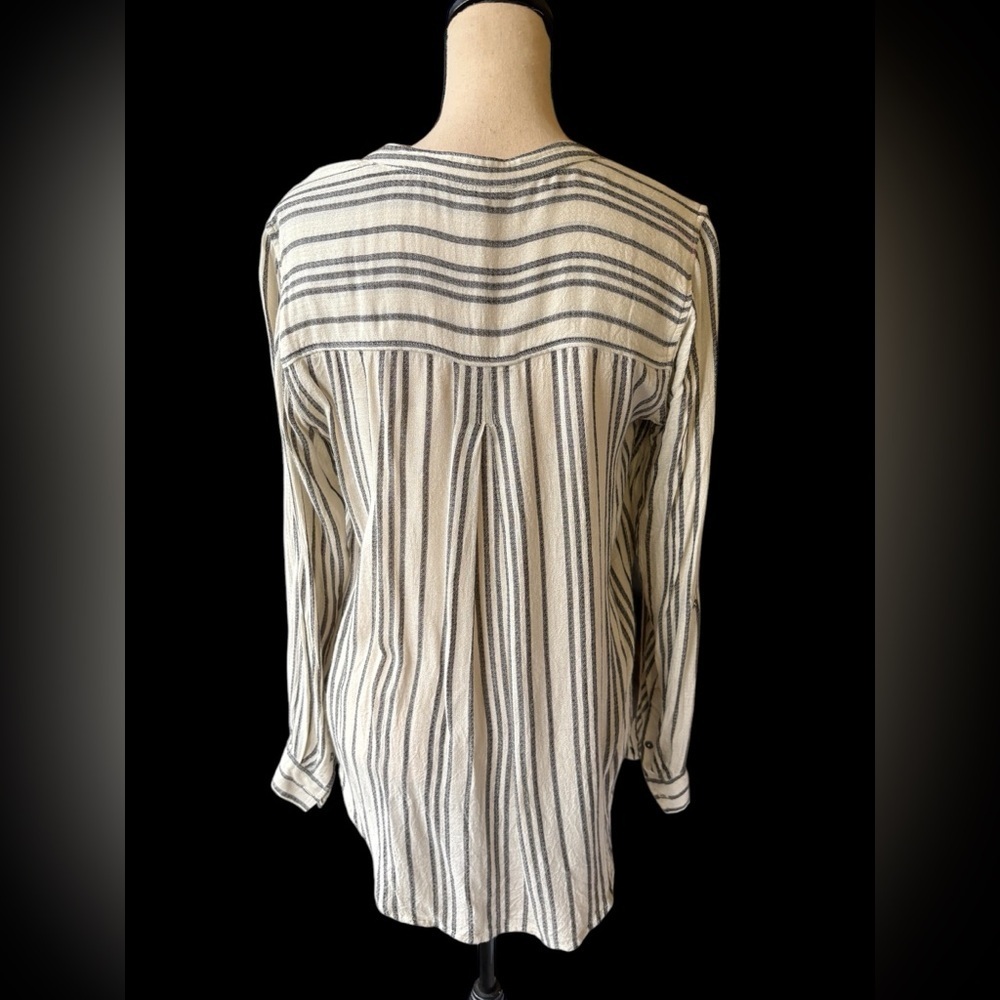 Lucky Brand-Medium 100% viscose off white/gray striped blouse. Roll tab sleeve - Picture 8 of 16